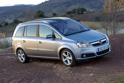 Opel Zafira B – rodzinny mini van produkowany był w fabryce w Gliwicach