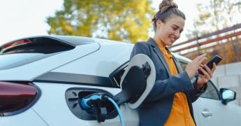Koszt ładowania samochodu elektrycznego — czyli czy możesz oszczędzić na elektryku?