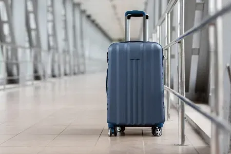 Kradzież bagażu podróżnego ze skrytki - jakie ubezpieczenie Ci się przyda?