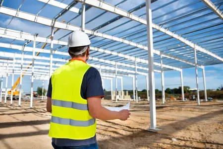 Kierownik budowy a inspektor nadzoru inwestorskiego. Jakie są różnice między tymi funkcjami?